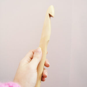 Giant crochet hook, size U 25 mm, 9 inch long
